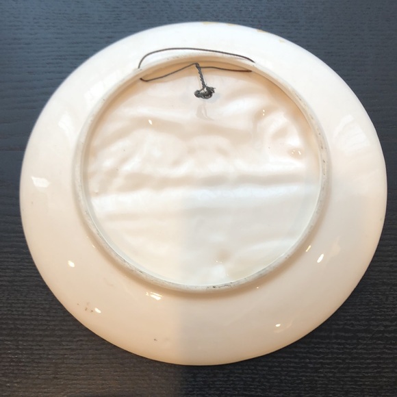 2 Ceramic Pottery Porcelain Plates - Picture 3 of 7